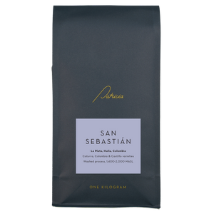 Navy blue recyclable coffee bag, with the Patricia logo in gold. It has a violet label that reads 'SAN SEBASTIÁN'.